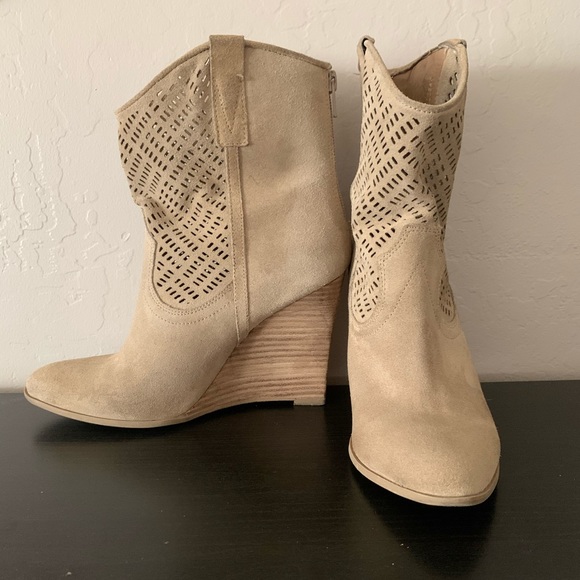 Crown Vintage IRIS wedge bootie